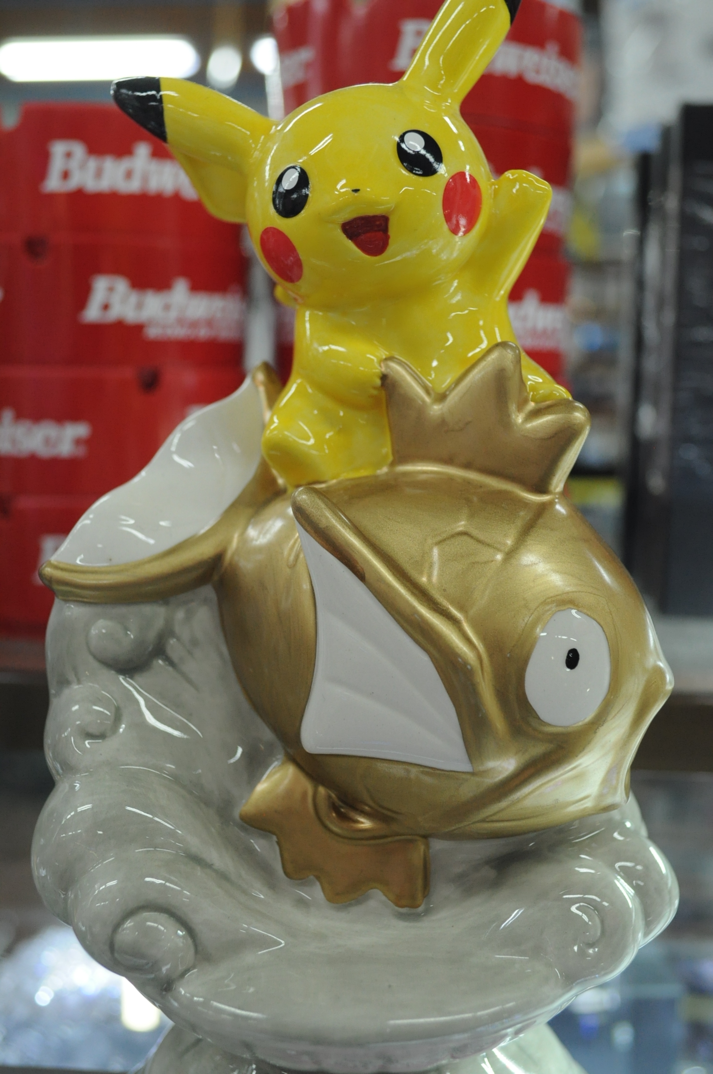 ピカチュウ　金のコイキング　貯金箱　ポケモンセンター　名古屋　NAGOYA Amazon | ピカチュウと金のコイキング貯金箱 ポケモンセンター
