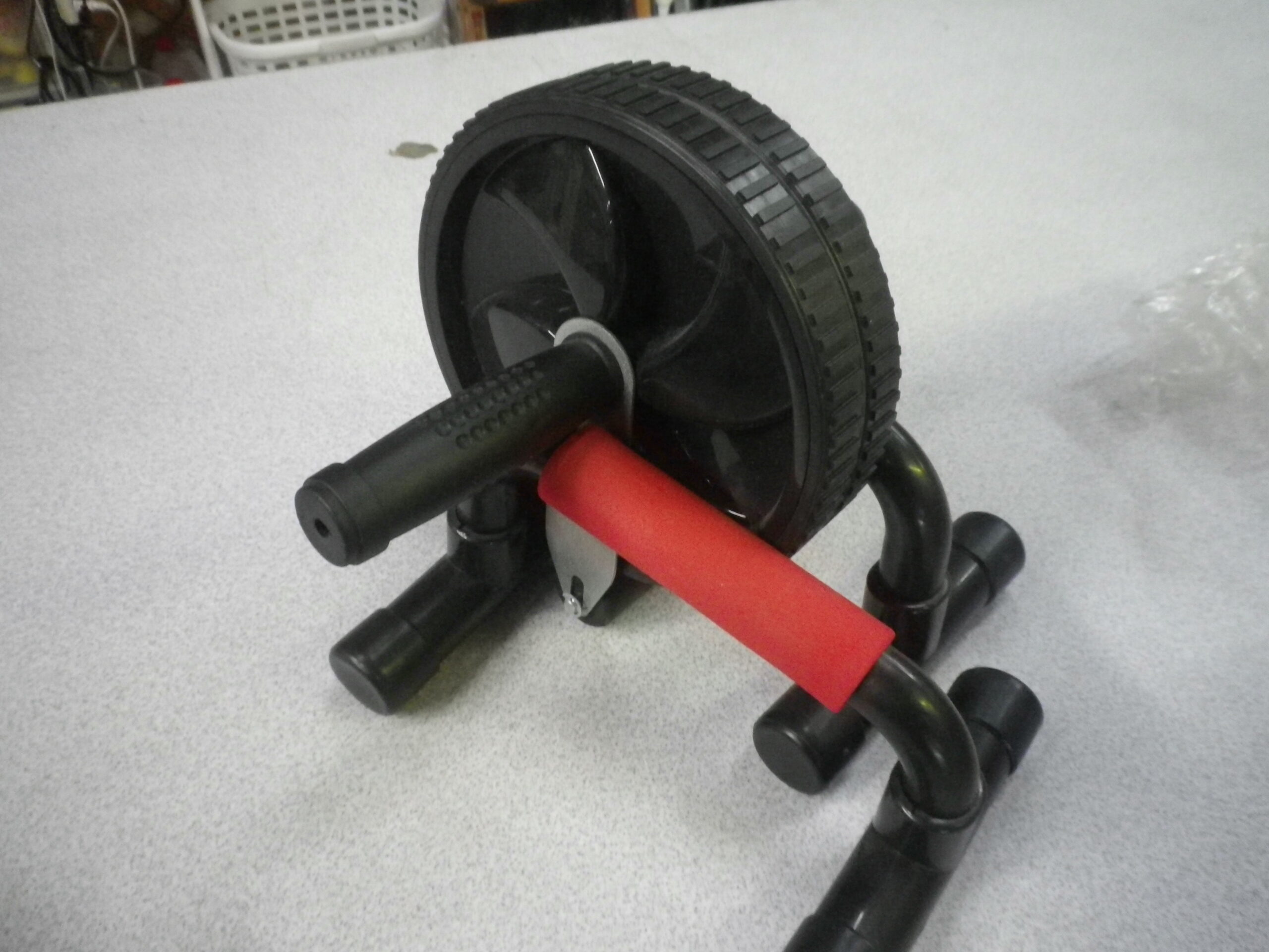 ダンベル，腹筋ローラー，プッシュアップバー，hmb この2つがあれば